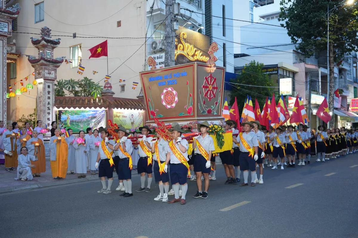 Khánh Hòa: Người dân và du khách cùng hòa nhịp lễ Phật Đản Vesak Liên Hợp Quốc 2025 - Ảnh 1.