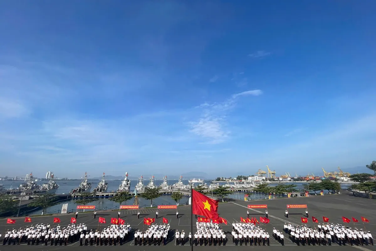 Lữ đoàn 172, Vùng 3 Hải quân phát động đợt thi đua cao điểm năm 2025 - Ảnh 3.