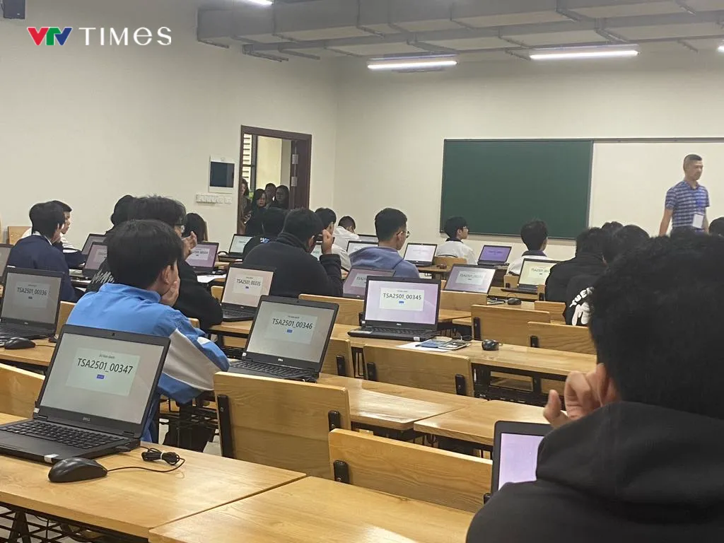 Th&iacute; điểm thi tốt nghiệp THPT tr&ecirc;n m&aacute;y t&iacute;nh: Bước chuyển đổi số trong gi&aacute;o dục - Ảnh 1.