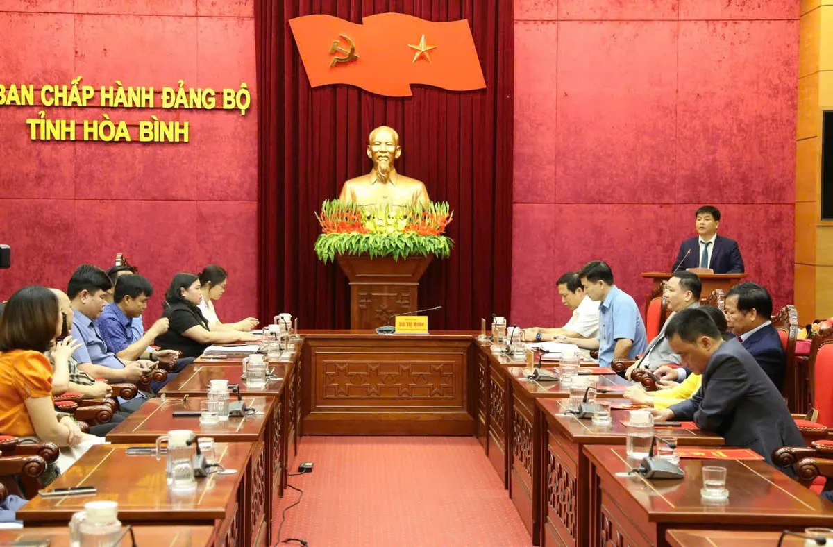 Hợp nhất Báo và Đài PT&TH tỉnh Hoà Bình thành Báo Hoà Bình - Ảnh 1.