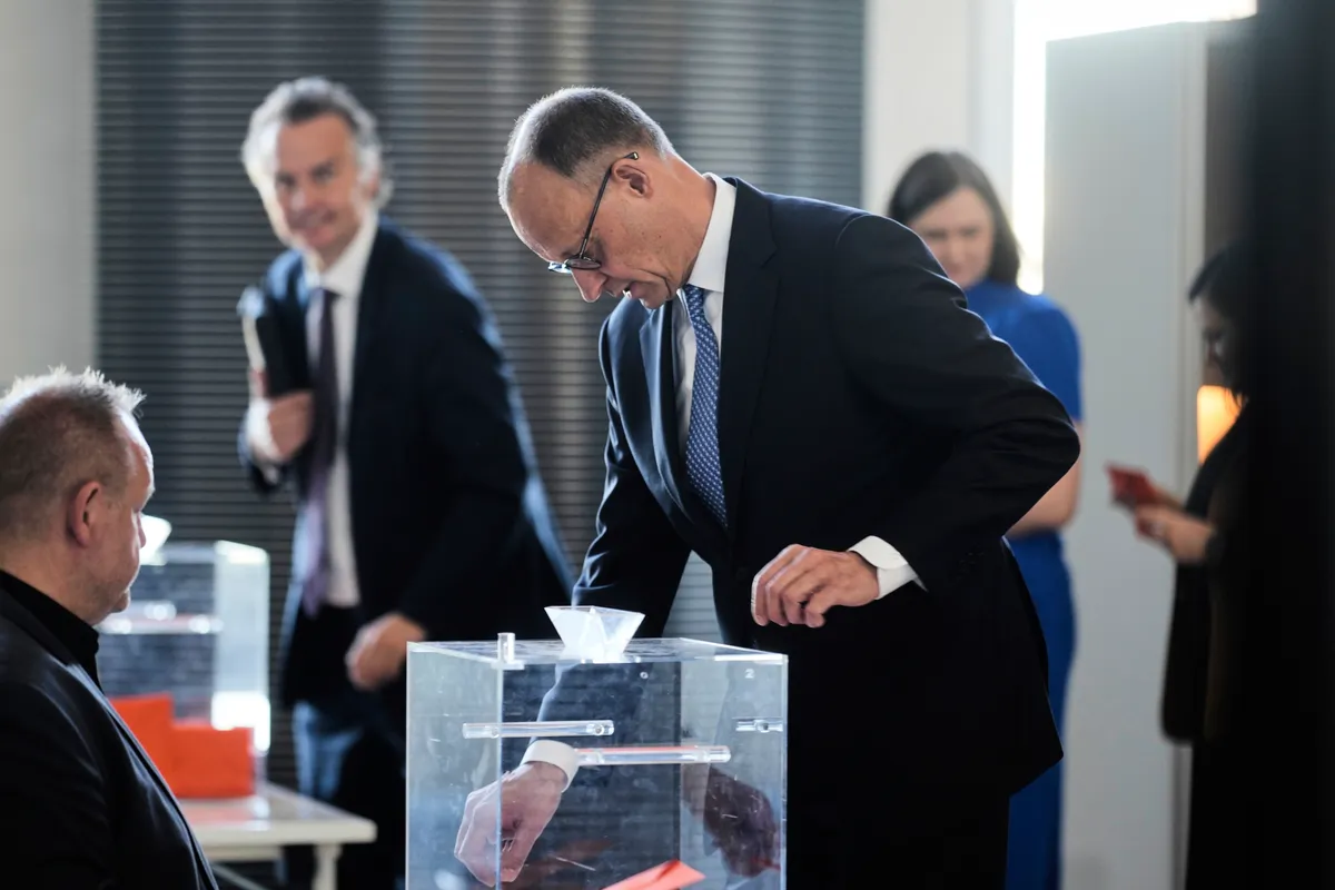Chiến thắng vòng bỏ phiếu thứ 2, ông Friedrich Merz chính thức trở thành tân Thủ tướng Đức - Ảnh 1.