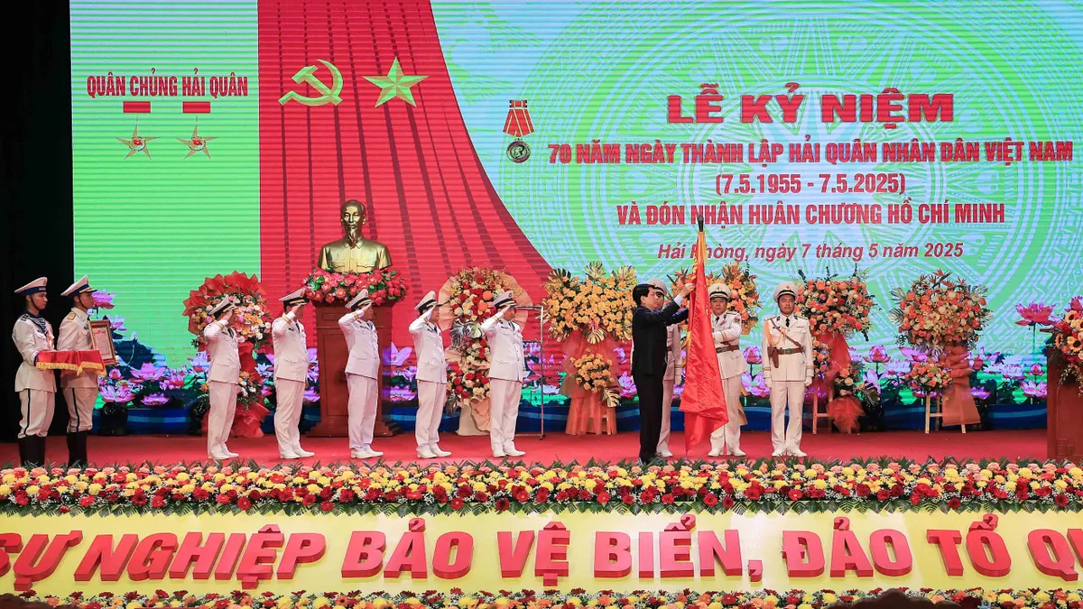 Chủ tịch nước dự Lễ kỷ niệm 70 năm Ngày thành lập Hải quân nhân dân Việt Nam - Ảnh 4. Chủ tịch nước dự Lễ kỷ niệm 70 năm Ngày thành lập Hải quân nhân dân Việt Nam - Ảnh 4.