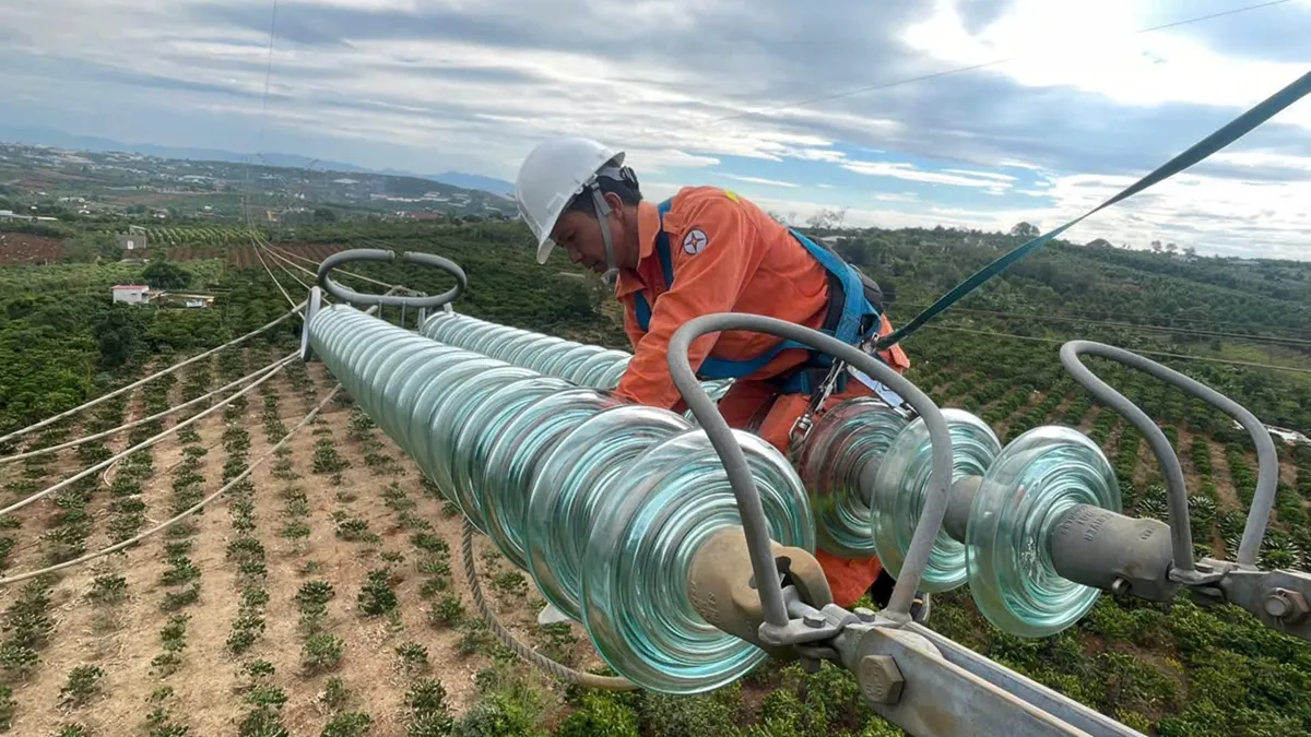 Đảm bảo truyền tải điện mùa khô 2025 cho các tỉnh miền Trung - Tây Nguyên - Ảnh 4.
