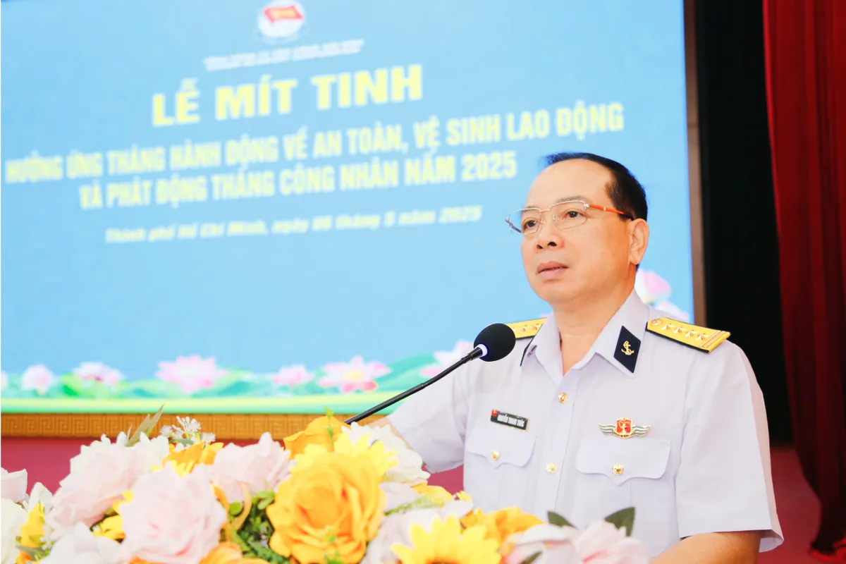 Tân cảng Sài Gòn phát động Tháng Công nhân và Tháng hành động về an toàn,vệ sinh lao động năm 2025 - Ảnh 1.