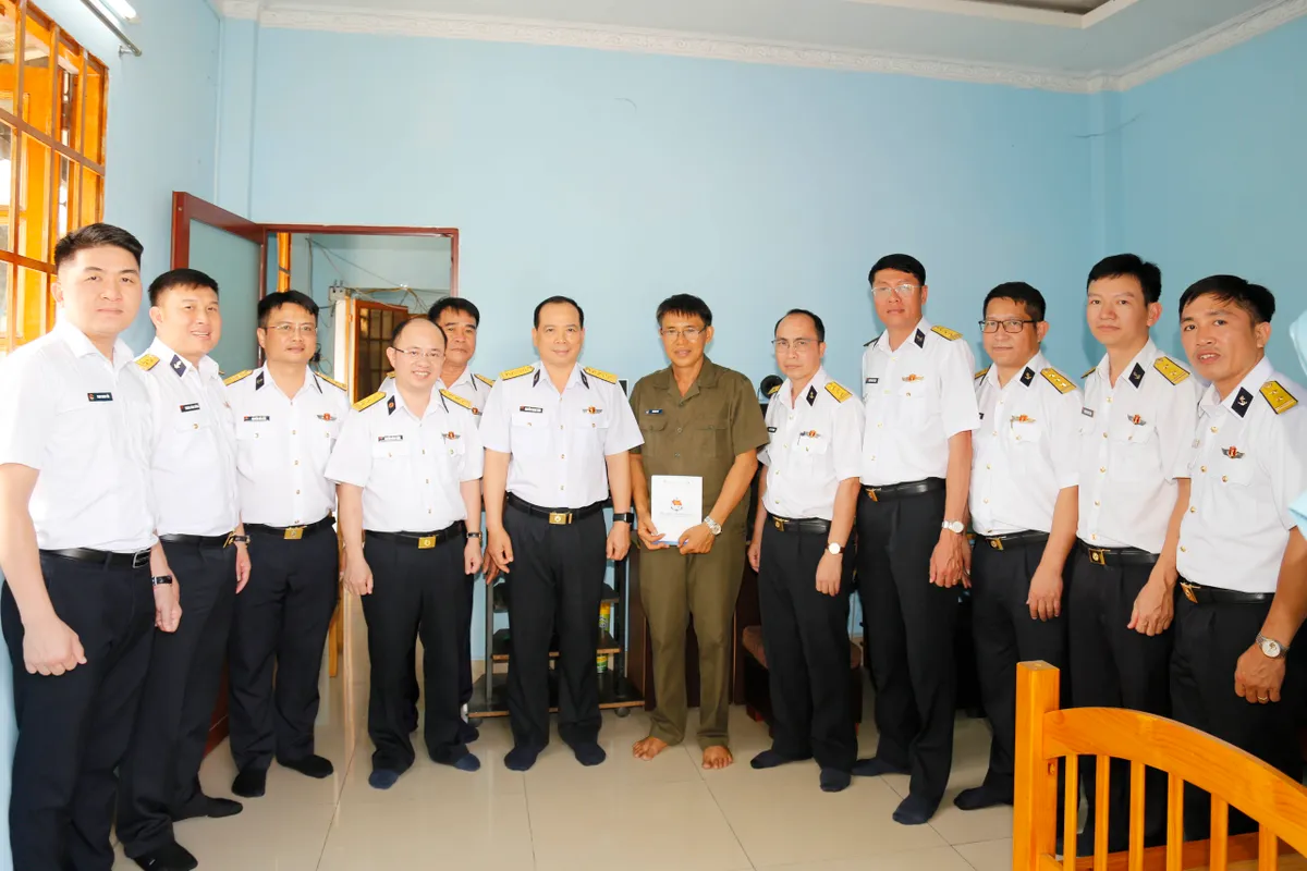 Tân cảng Sài Gòn phát động Tháng Công nhân và Tháng hành động về an toàn,vệ sinh lao động năm 2025 - Ảnh 5.