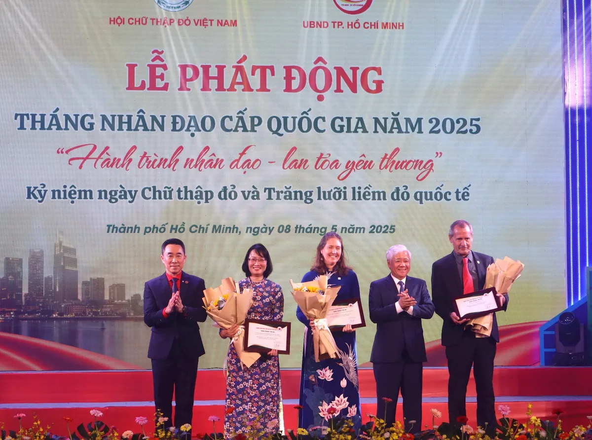 1,2 triệu người khó khăn sẽ được giúp đỡ trong Tháng Nhân đạo 2025 - Ảnh 1.
