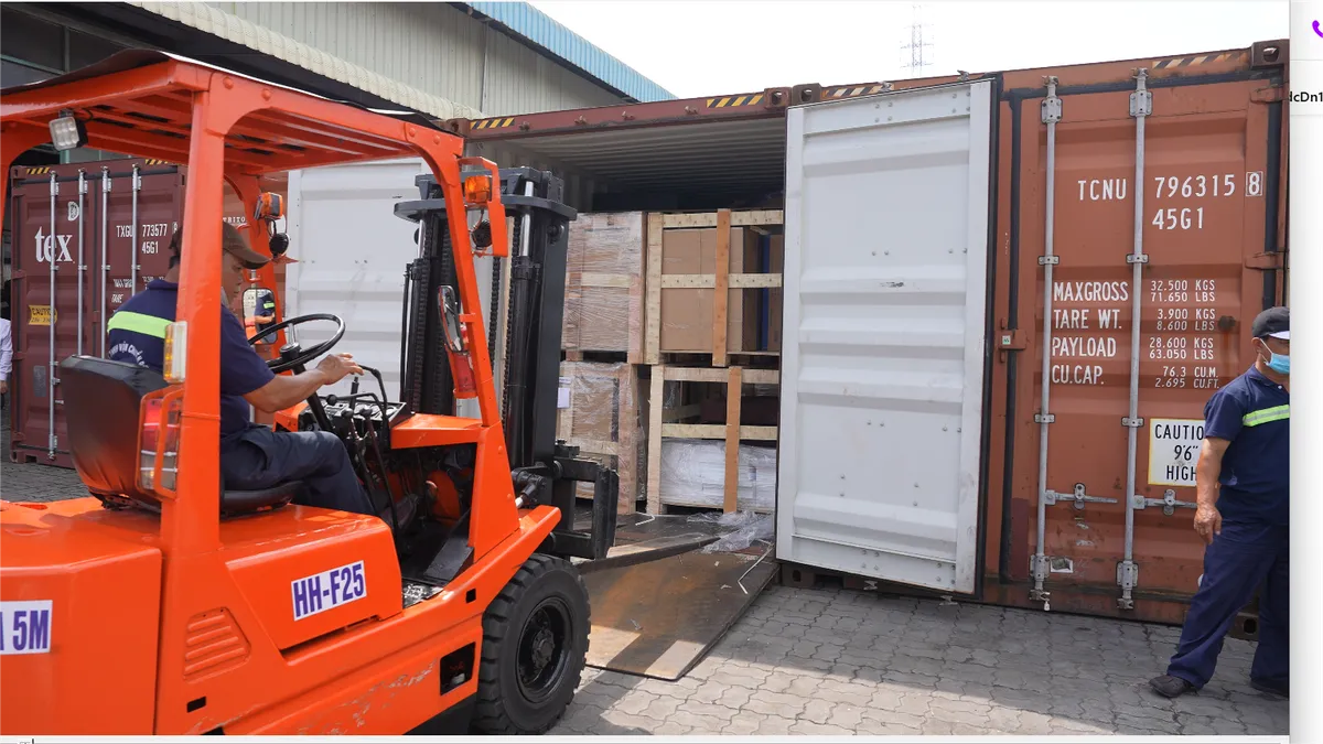 Buôn lậu núp bóng hàng xuất khẩu: Thủ đoạn ngày càng tinh vi - Ảnh 1.
