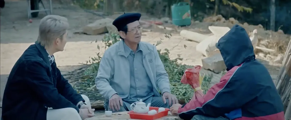 Những chặng đường bụi bặm - Tập 23: Hậu không muốn nhận bố đẻ, ông Nhân đau lòng chôn kỷ vật tặng con trai - Ảnh 6.