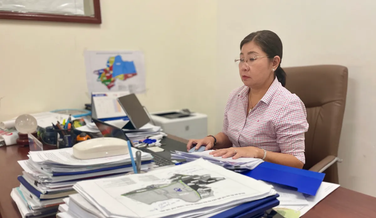 Sân bóng hoạt động trái phép, barie đường tự mở đã được tháo dỡ - Ảnh 4.