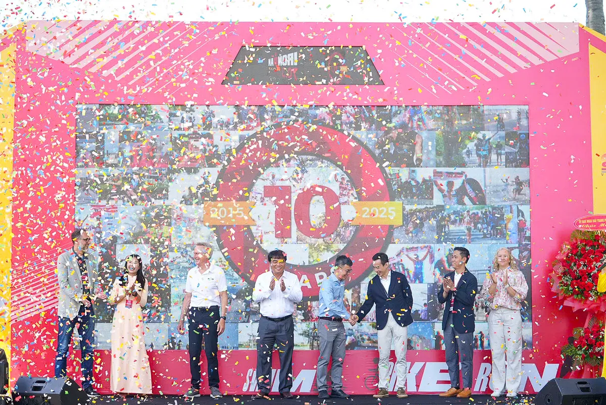 Hơn 3.500 VĐV trong nước và quốc tế tranh tài tại Giải Ironman 70.3 Đà Nẵng 2025 - Ảnh 1.