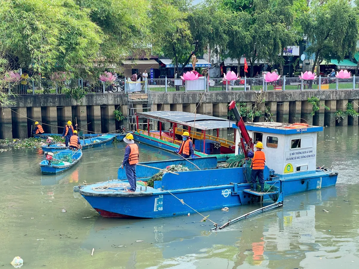TP Hồ Chí Minh: Nguyên nhân cá chết trắng trên kênh Nhiêu Lộc Thị Nghè - Ảnh 3.
