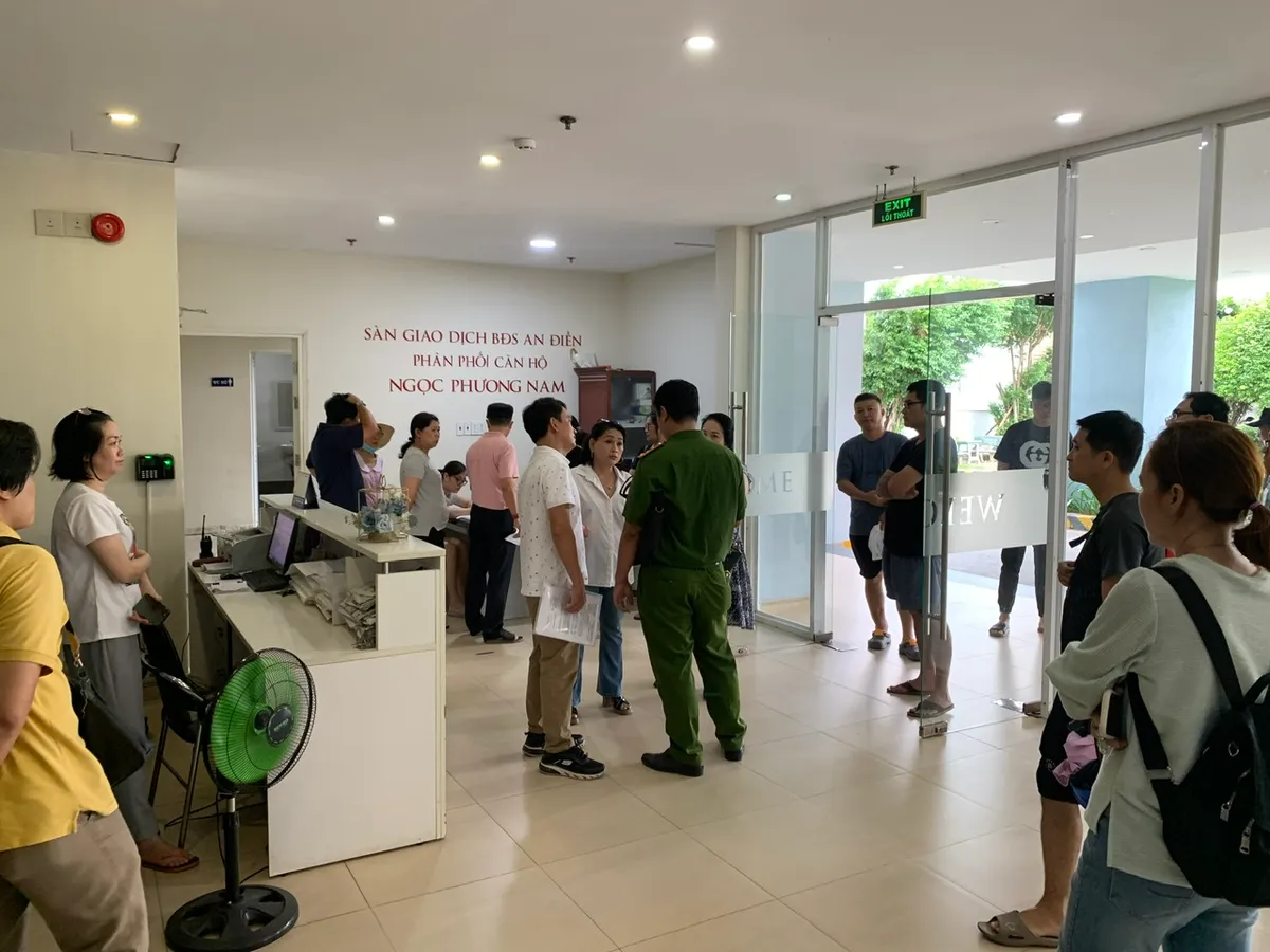 TP Hồ Chí Minh: Chung cư 10 năm chưa sổ hồng, cư dân bị cắt thang máy - Ảnh 6.