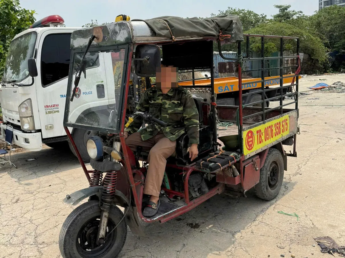 Hà Nội: Xử lý gần 250 triệu đồng vi phạm liên quan xe tự chế, chở hàng cồng kềnh - Ảnh 1.