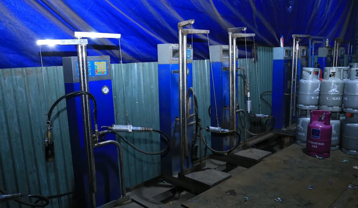 Đồng Nai: Phát hiện 3 cơ sở sang chiết khí gas trái phép - Ảnh 2.