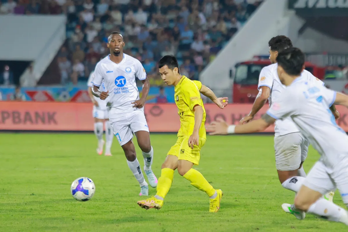 Nam Định thắng Thanh Hóa, tiến sát ngôi vô địch V.League - Ảnh 3.