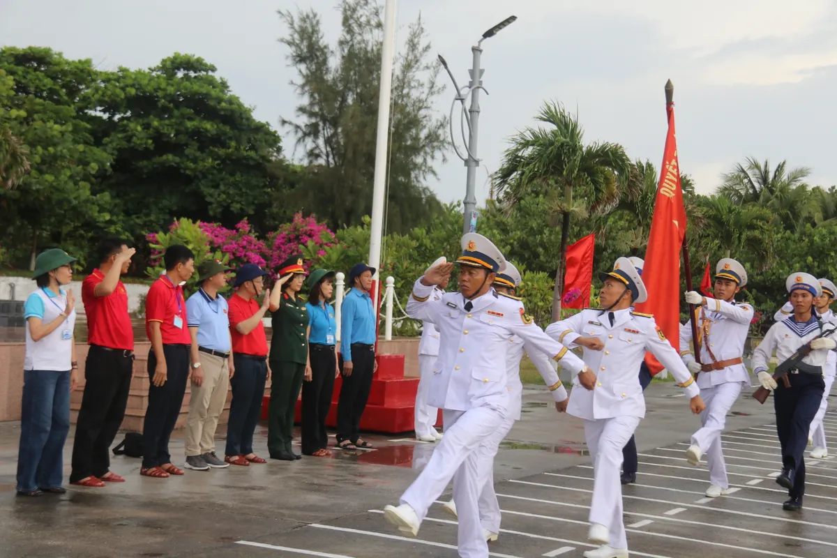 Trường Sa tháng 5 rực rỡ: Khi Tổ Quốc nhìn từ biển đảo - Ảnh 2.