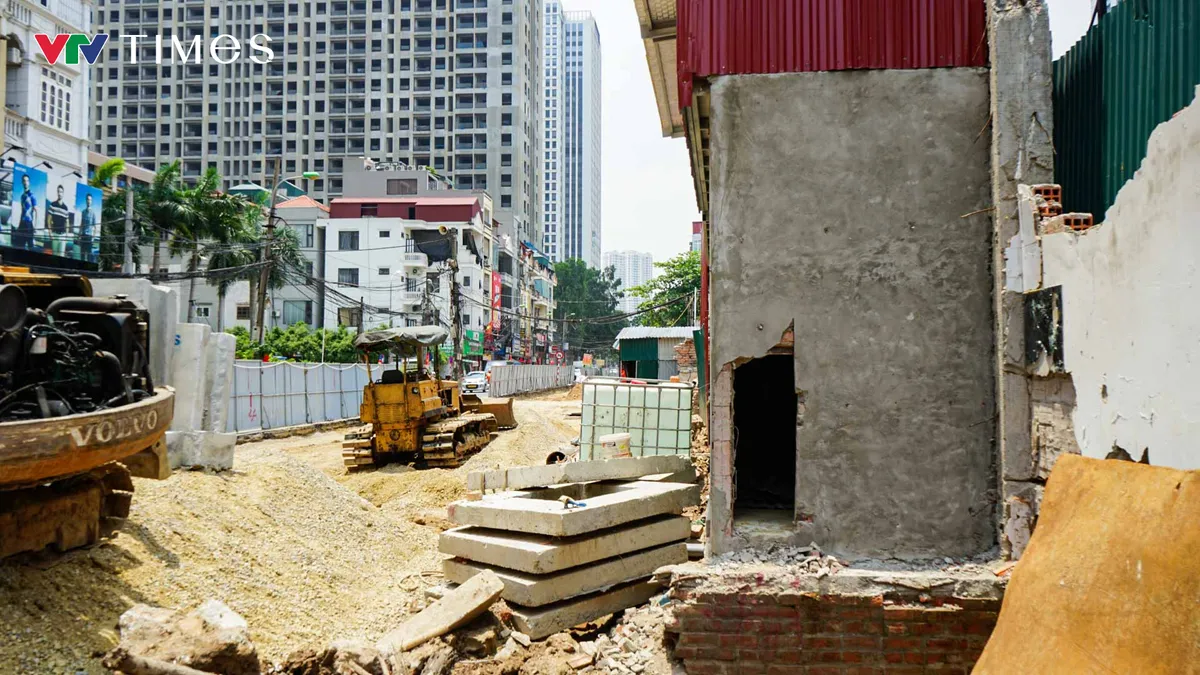 Cận cảnh loạt nhà siêu mỏng xuất hiện tại dự án mở rộng đường Nguyễn Tuân - Ảnh 8.