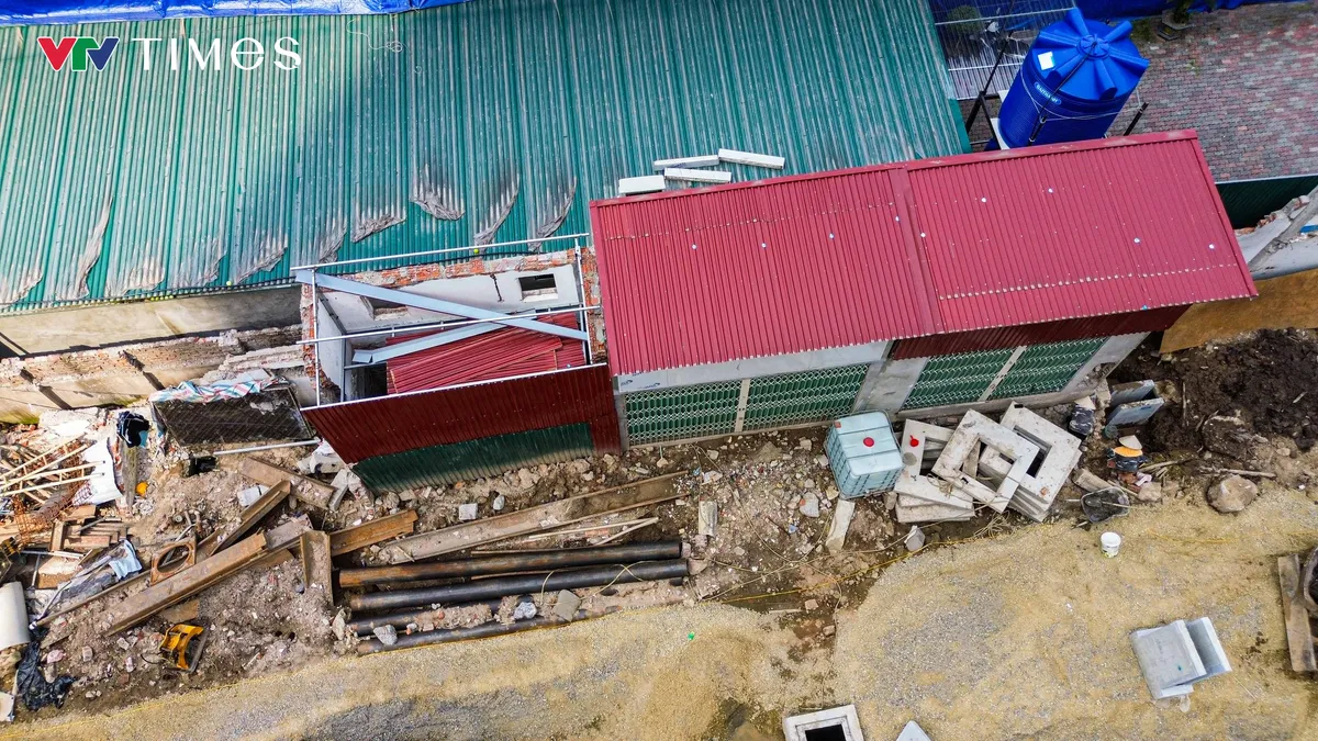 Cận cảnh loạt nhà siêu mỏng xuất hiện tại dự án mở rộng đường Nguyễn Tuân - Ảnh 3.