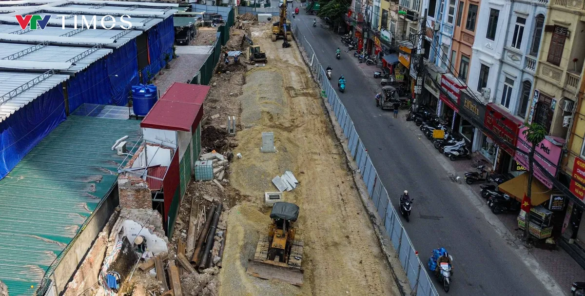 Cận cảnh loạt nhà siêu mỏng xuất hiện tại dự án mở rộng đường Nguyễn Tuân - Ảnh 9.