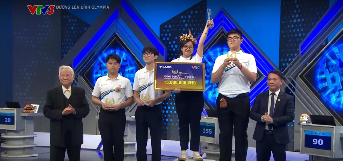 Đường lên đỉnh Olympia: Nữ sinh Quảng Trị tiến thẳng vòng thi Quý 3 đầy ấn tượng - Ảnh 8. Đường lên đỉnh Olympia: Nữ sinh Quảng Trị tiến thẳng vòng thi Quý 3 đầy ấn tượng - Ảnh 8.