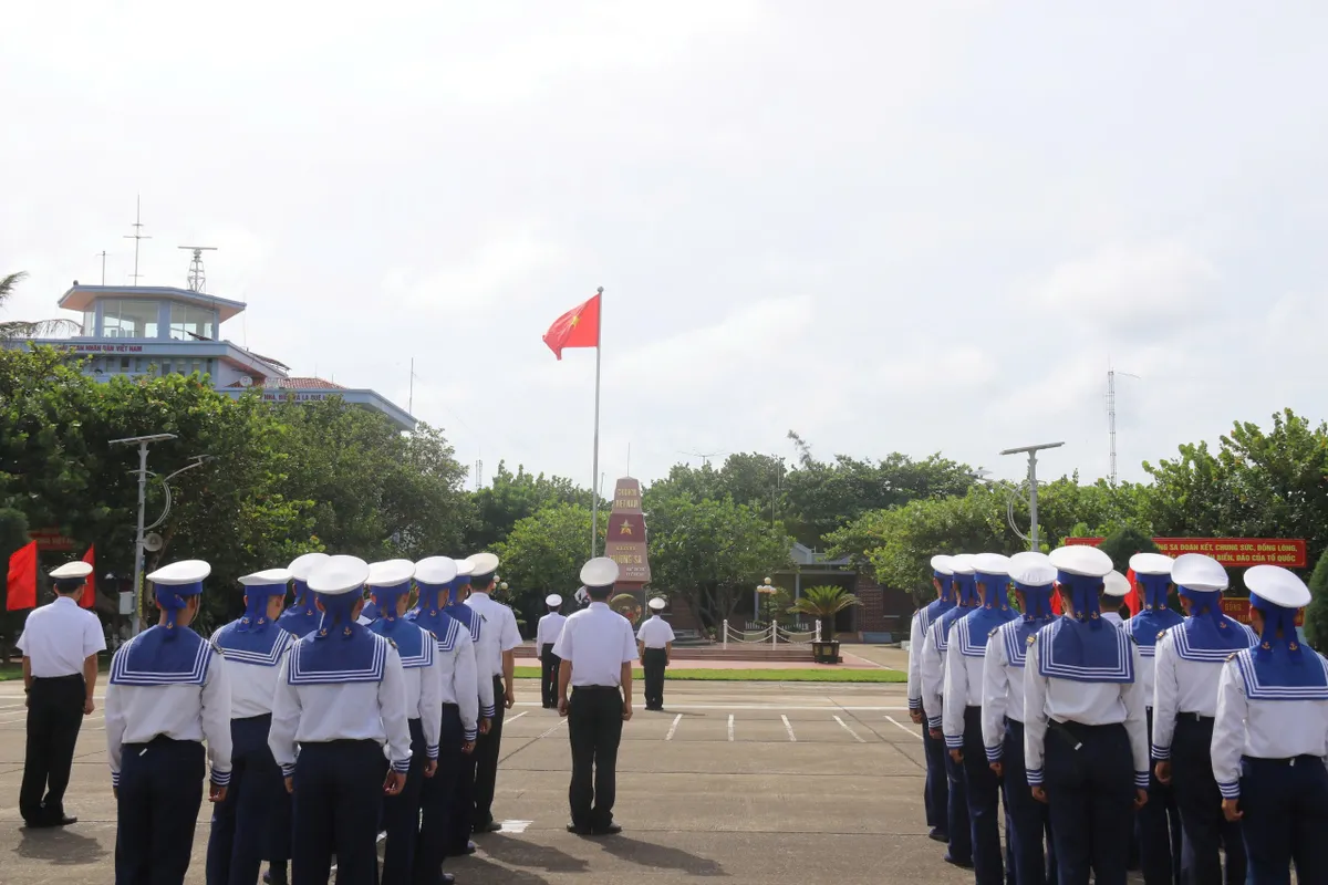 Trường Sa tháng 5 rực rỡ: Khi Tổ Quốc nhìn từ biển đảo - Ảnh 1.