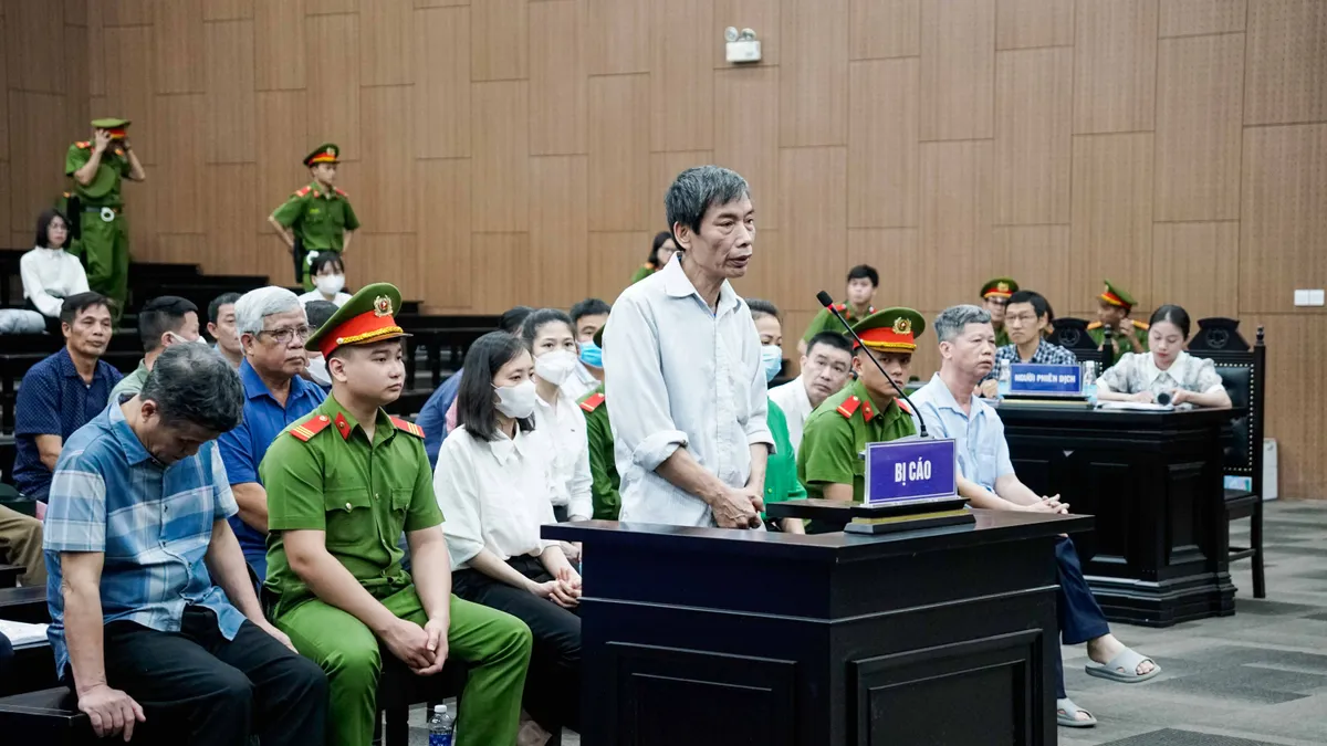 Xét xử vụ khai thác trái phép đất hiếm: Chủ tịch Công ty Thái Dương bị truy tố về 3 tội danh - Ảnh 24.