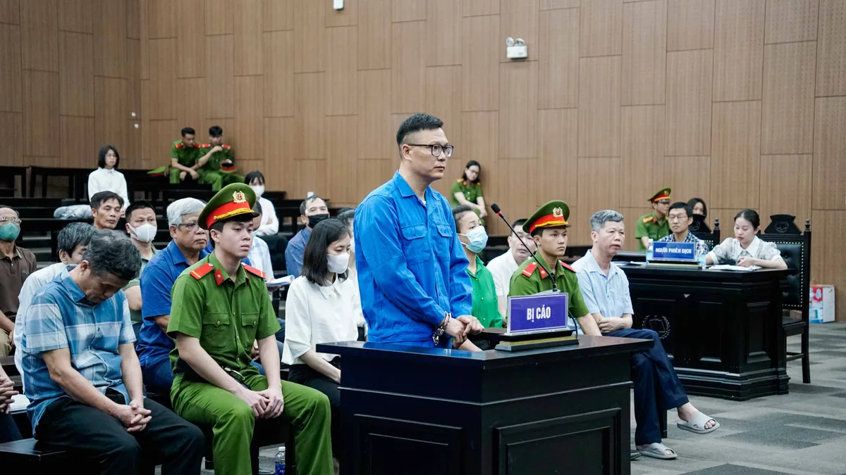 Xét xử vụ khai thác trái phép đất hiếm: Chủ tịch Công ty Thái Dương bị truy tố về 3 tội danh - Ảnh 26.