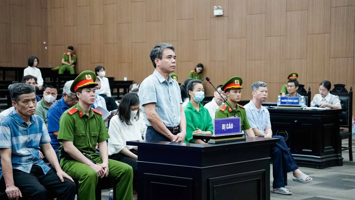 Xét xử vụ khai thác trái phép đất hiếm: Chủ tịch Công ty Thái Dương bị truy tố về 3 tội danh - Ảnh 27.