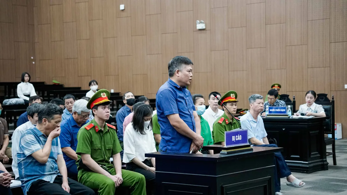 Xét xử vụ khai thác trái phép đất hiếm: Chủ tịch Công ty Thái Dương bị truy tố về 3 tội danh - Ảnh 28.