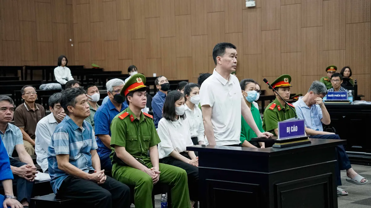 Xét xử vụ khai thác trái phép đất hiếm: Chủ tịch Công ty Thái Dương bị truy tố về 3 tội danh - Ảnh 31.