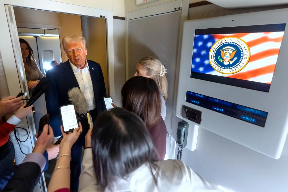 Tranh cãi việc ông Trump dùng quà tặng sang trọng của Qatar làm chuyên cơ Không lực Một - Ảnh 2.