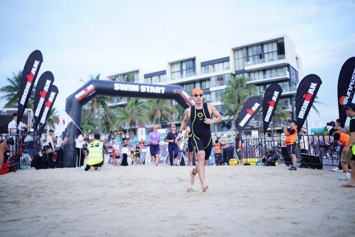 VĐV Việt Nam đoạt thành tích ấn tượng tại IRONMAN 70.3 Đà Nẵng 2025 - Ảnh 4.