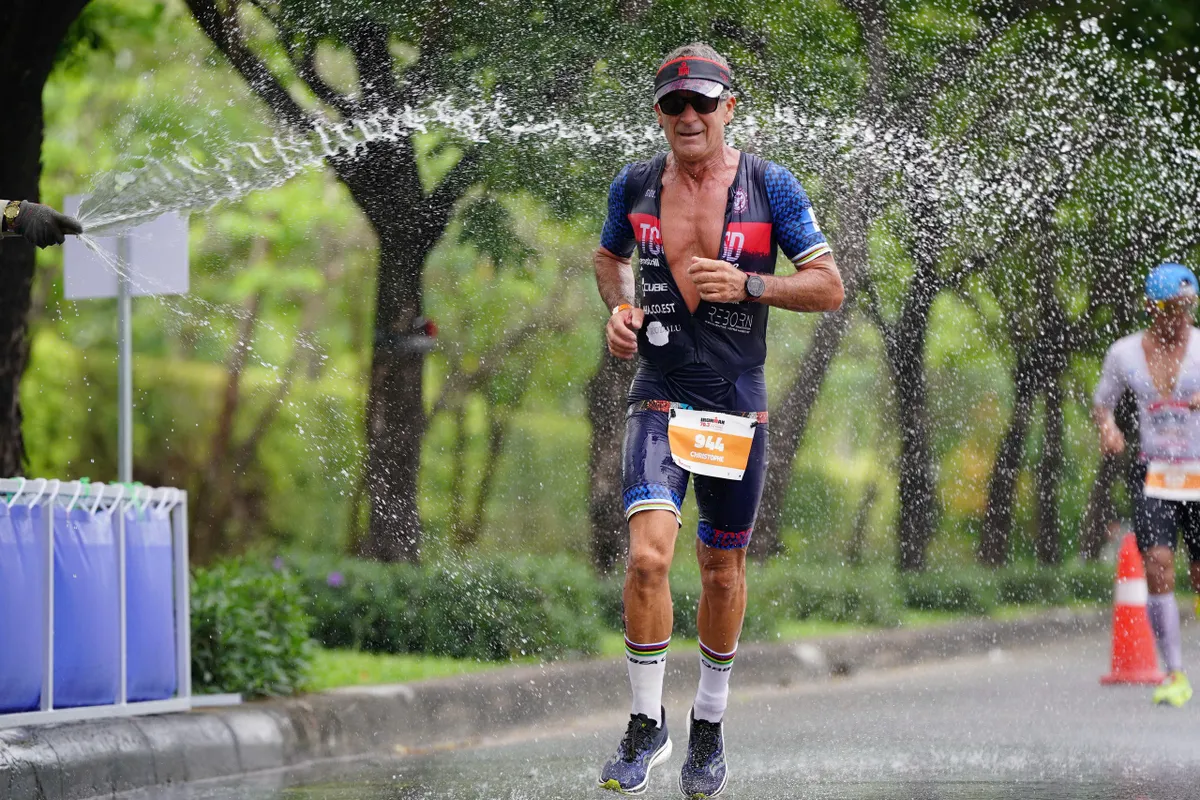 VĐV Việt Nam đoạt thành tích ấn tượng tại IRONMAN 70.3 Đà Nẵng 2025 - Ảnh 9.