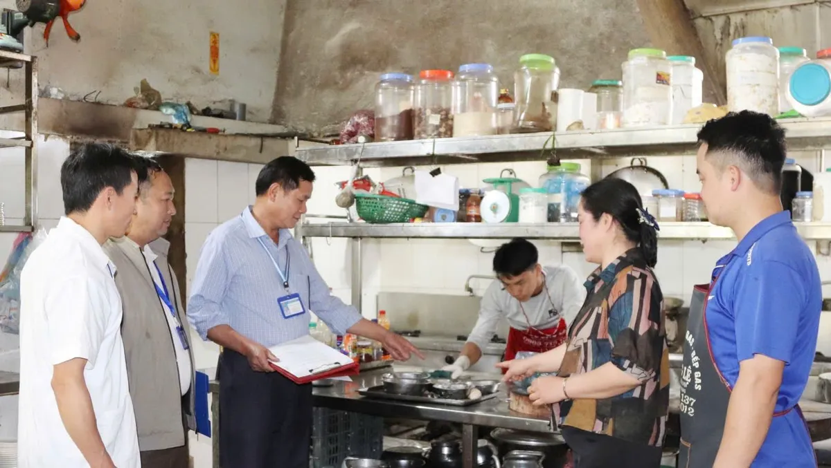 Sơn La: Nâng cao tiêu chuẩn an toàn thực phẩm vì sức khỏe cộng đồng - Ảnh 2.