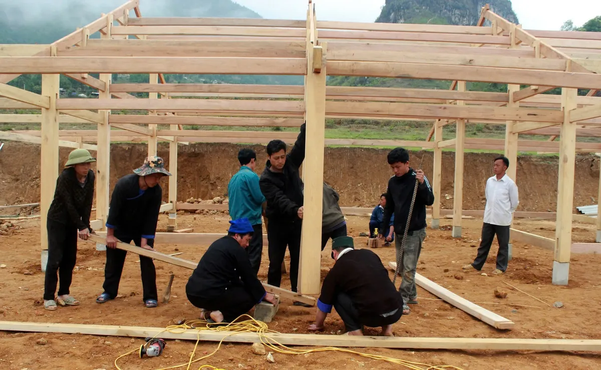 Lai Châu: Đảm bảo chốn an cư cho người dân vùng có nguy cơ sạt lở - Ảnh 2.