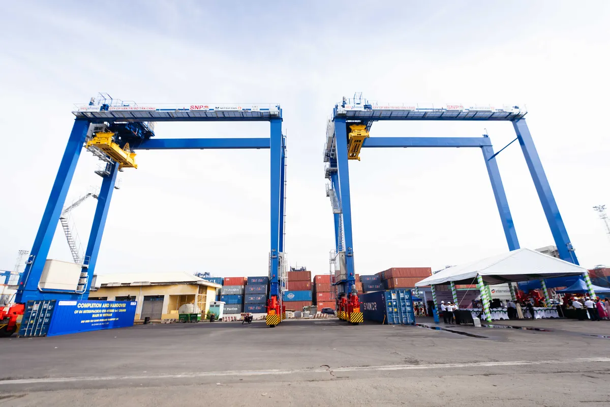 Tân Cảng Cát Lái tiếp nhận 4 cẩu RTG Hybrid góp phần hiện đại hóa và xanh hóa cảng biển - Ảnh 2.