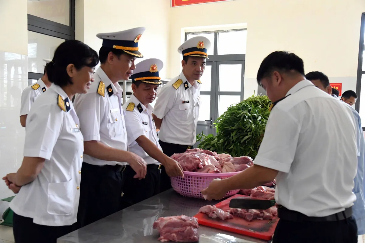 Vùng 2 Hải quân: Đảm bảo tốt cho công tác huấn luyện chiến sĩ mới - Ảnh 3.