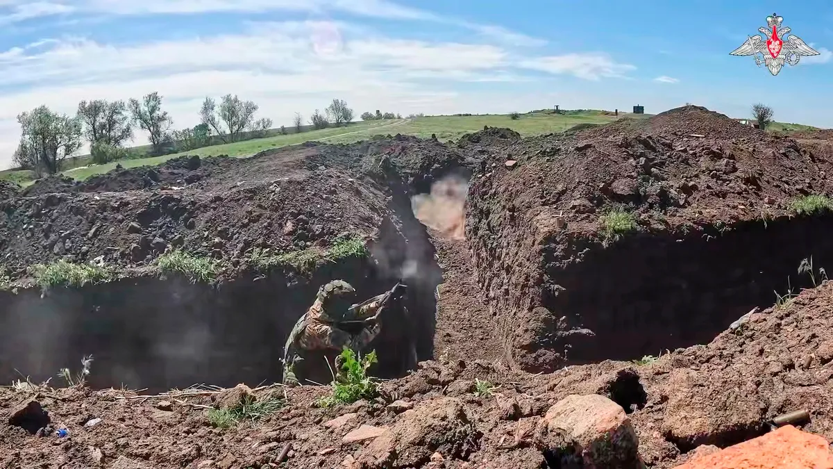 Đồng ý đàm phán hòa bình, Nga vẫn tấn công UAV vào Ukraine - Ảnh 1.