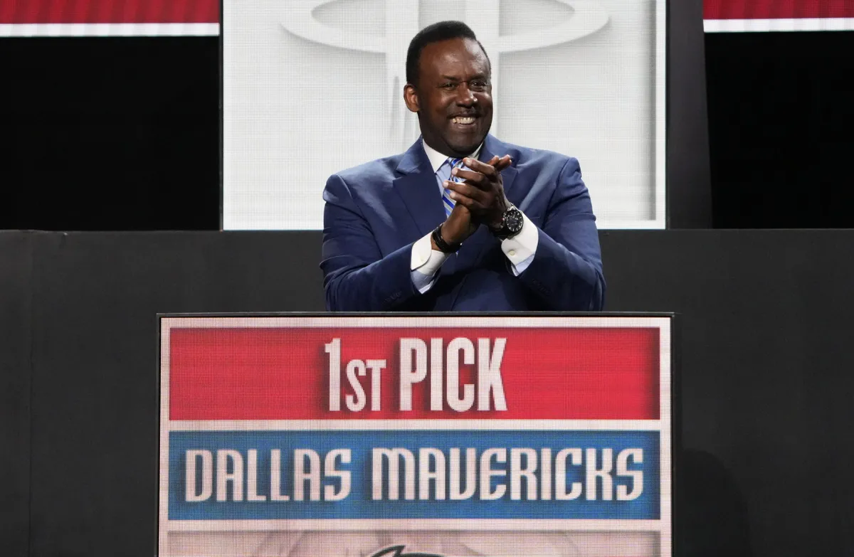 Phép màu ở NBA Lottery pick: Dallas Mavericks được pick 1 NBA Draft 2025 với tỷ lệ 1,8% - Ảnh 1.