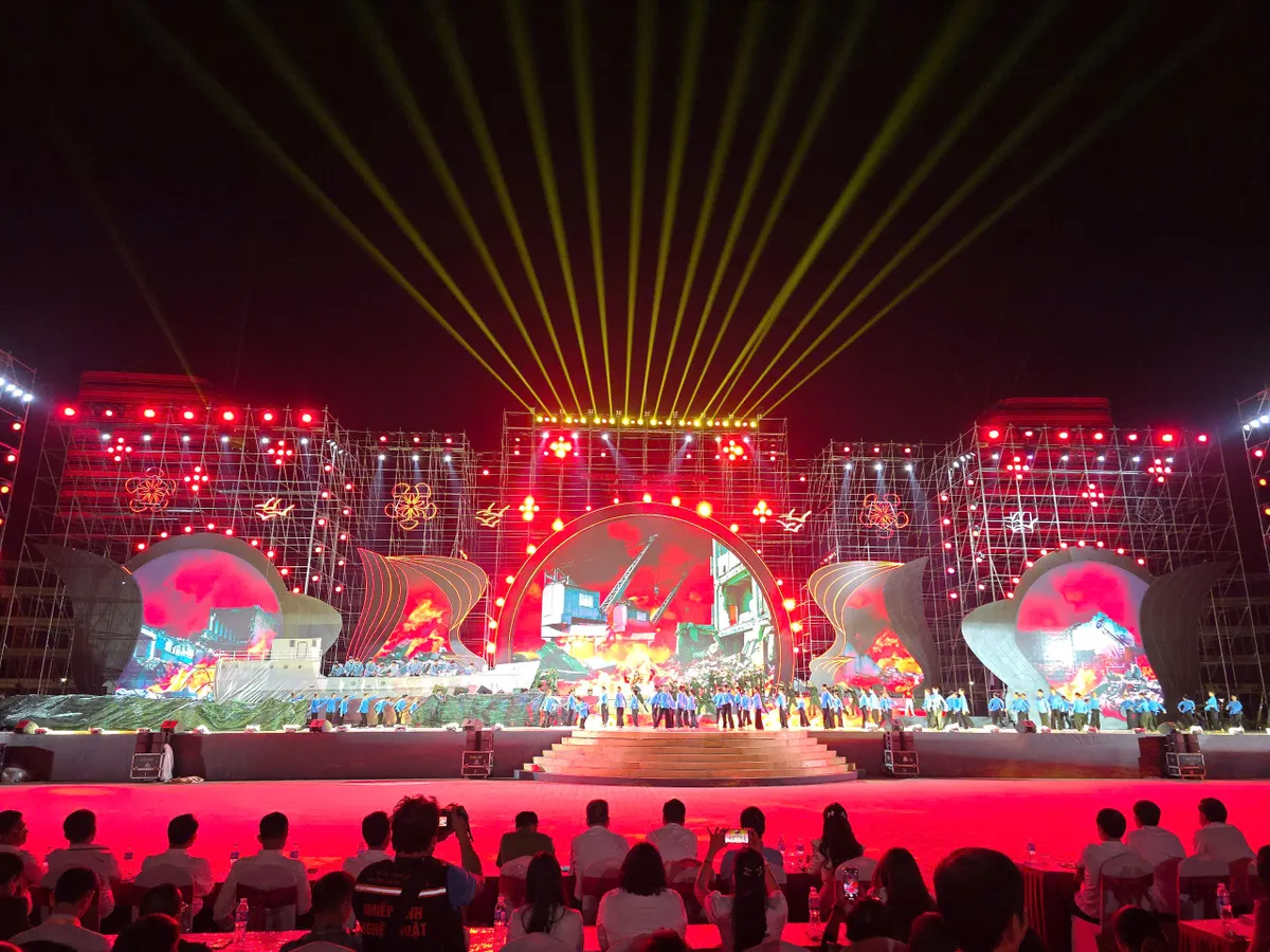 TRỰC TIẾP Khai mạc Lễ hội Hoa Phượng Đỏ - Hải Phòng 2025 (20h10, VTV1) - Ảnh 1.