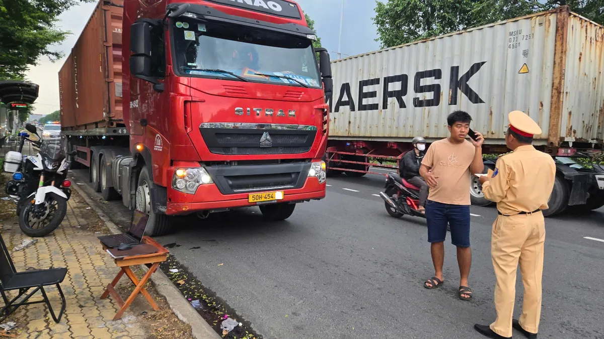 TP Hồ Chí Minh: Xử lý nghiêm tài xế lách luật giám sát hành trình - Ảnh 1.