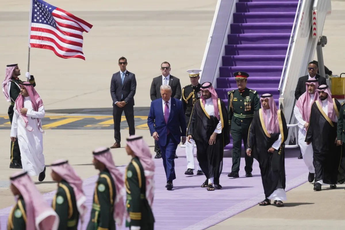 Chuyến thăm Vùng Vịnh của ông Trump: “Tái hiện quá khứ, hướng tới tương lai” - Ảnh 1.