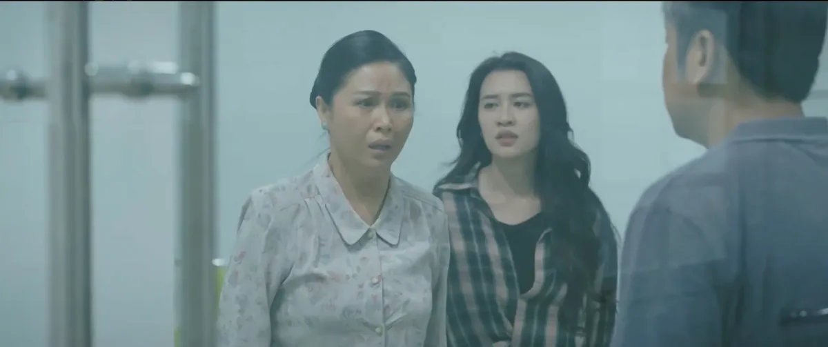 Mẹ biển - Tập 40: Lụa, Bến bị thương nặng, bà Huệ bị bắt vì tội buôn ma tuý - Ảnh 5.