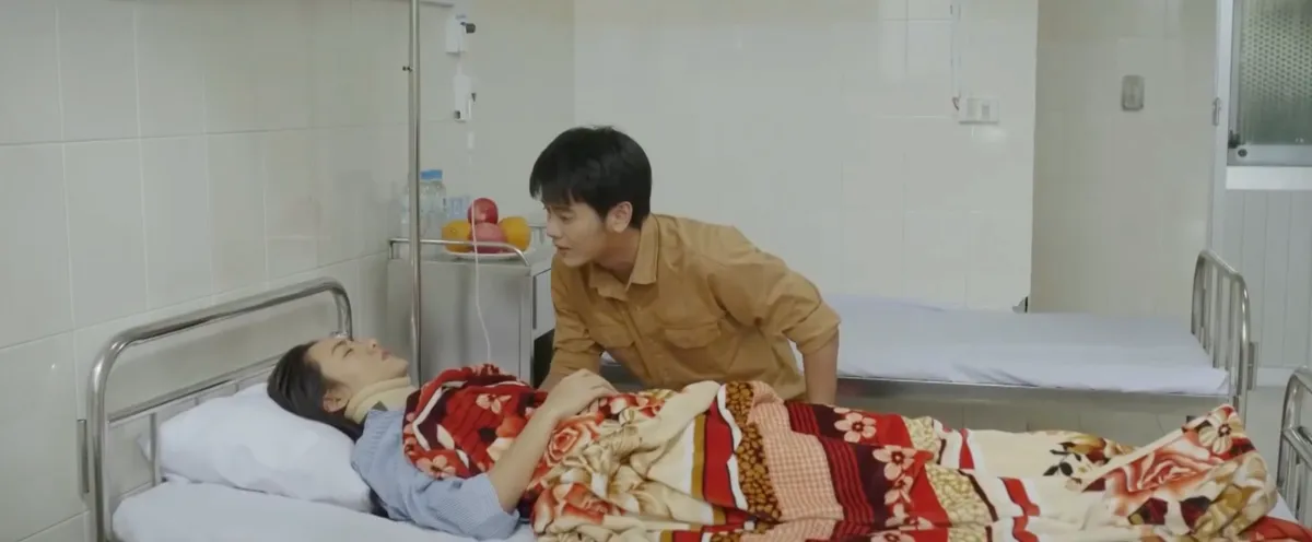 Mẹ biển - Tập 40: Lụa, Bến bị thương nặng, bà Huệ bị bắt vì tội buôn ma tuý - Ảnh 7.