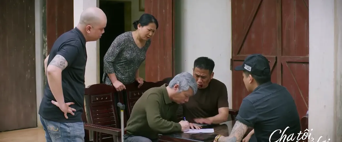 Cha tôi, người ở lại - Tập 39: Quyên xuất hiện cực ngầu tuyên bố trả nợ cho Huấn - Ảnh 1. Cha tôi, người ở lại - Tập 39: Quyên xuất hiện cực ngầu tuyên bố trả nợ cho Huấn - Ảnh 1.