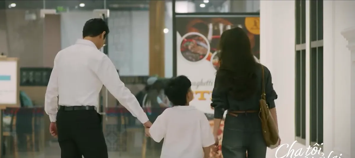 Cha tôi, người ở lại - Tập 39: Quyên xuất hiện cực ngầu tuyên bố trả nợ cho Huấn - Ảnh 3. Cha tôi, người ở lại - Tập 39: Quyên xuất hiện cực ngầu tuyên bố trả nợ cho Huấn - Ảnh 3.