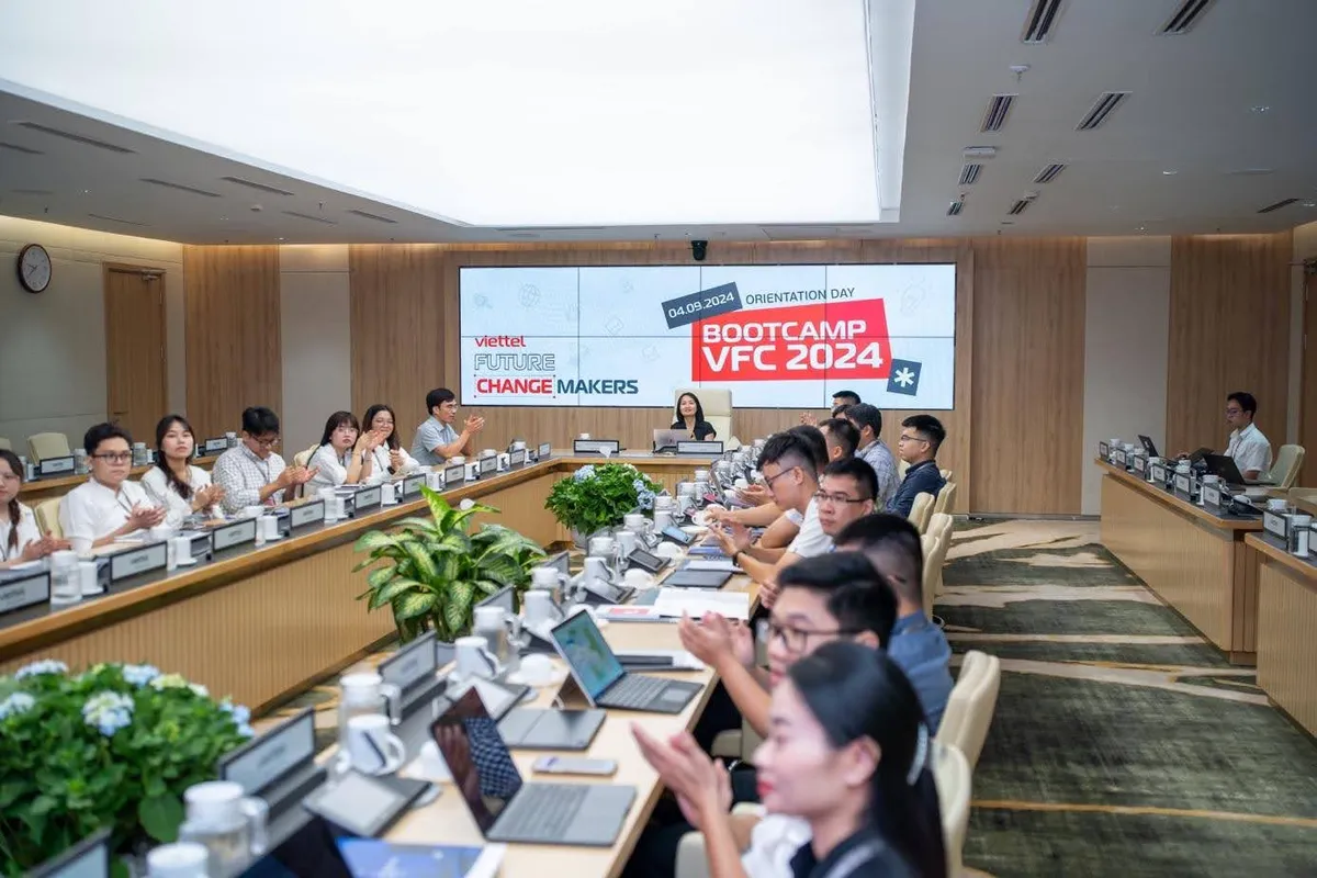 Viettel mở rộng chương trình tuyển dụng và đào tạo quản trị viên tập sự 2025 - Ảnh 1.