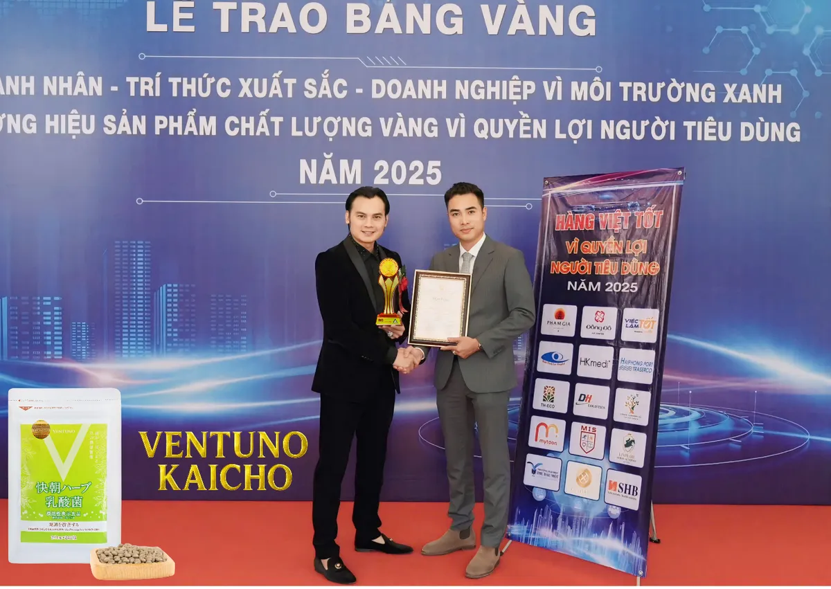 NSƯT Kim Tiểu Long đại diện Phạm Gia Thái Bình nhận giải Top 20 Sản phẩm chất lượng vàng năm 2025 - Ảnh 3.