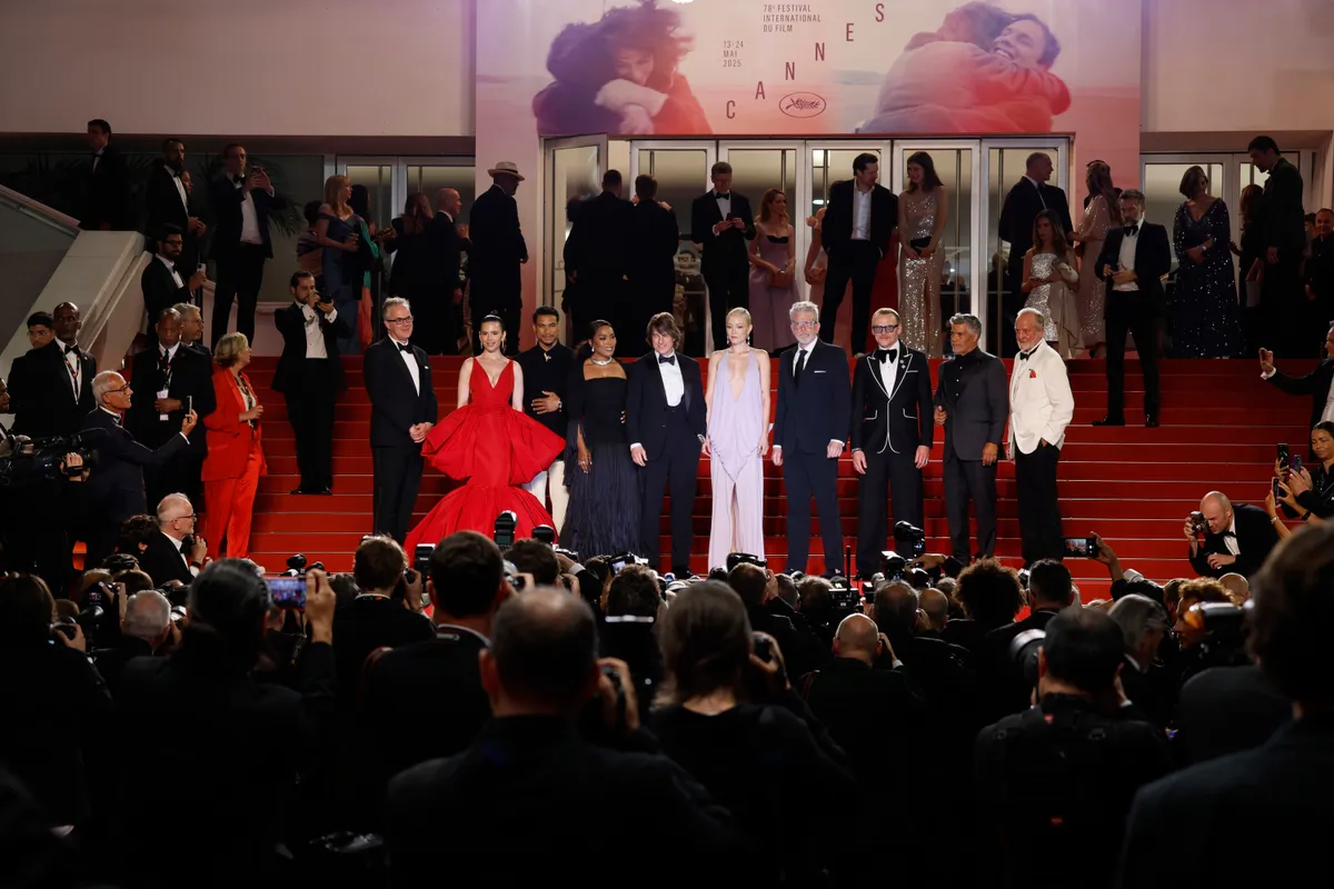 LHP Cannes lần thứ 78 dành tràng pháo tay dài 5 phút cho Tom Cruise - Ảnh 1.