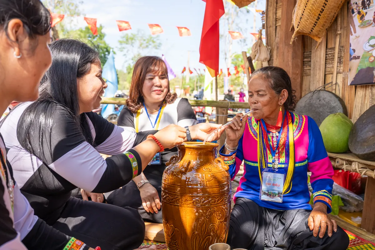 Ninh Thuận: Tưng bừng Ngày hội Văn hóa Raglai 2025, lan tỏa giá trị di sản độc đáo - Ảnh 8.